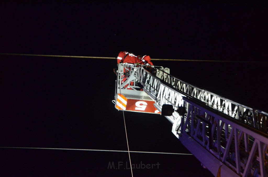 Einsatz BF Hoehenretter Koelner Seilbahn Hoehe Zoobruecke P2641.JPG